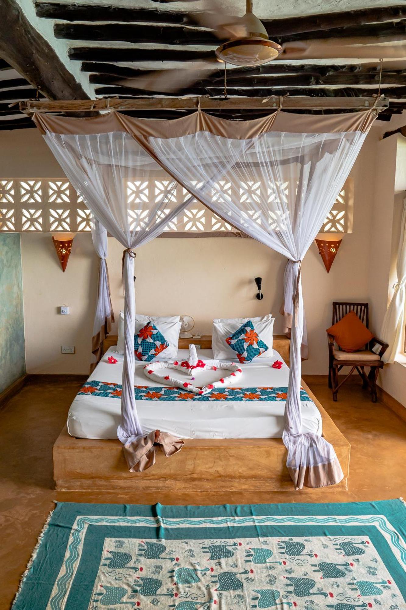 Sunshine Marine Lodge Matemwe  Exterior photo
